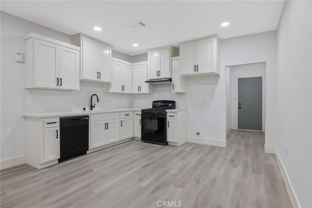 524 S 6th St, Kerman, CA 93630