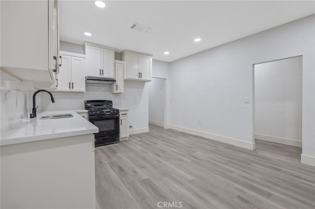 524 S 6th St, Kerman, CA 93630