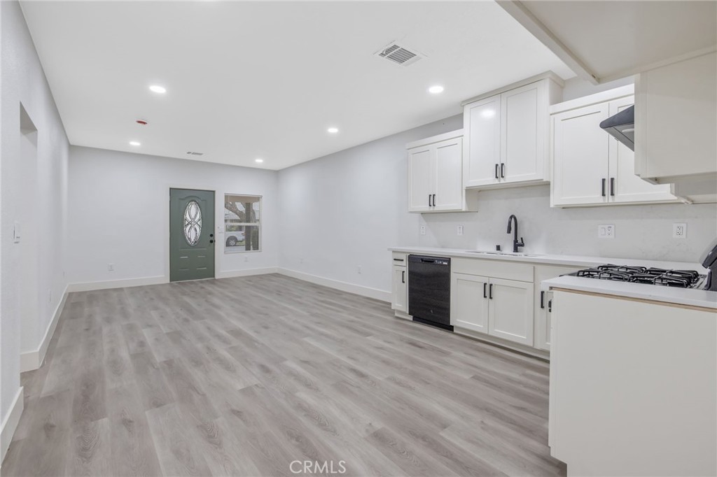 524 S 6th St, Kerman, CA 93630