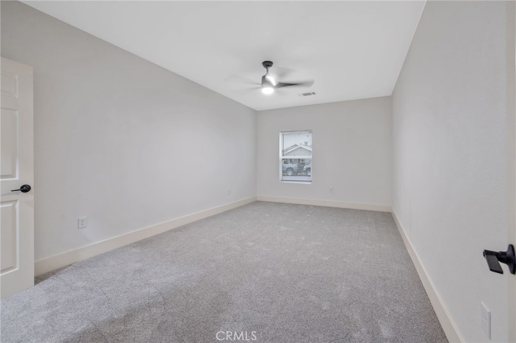 524 S 6th St, Kerman, CA 93630