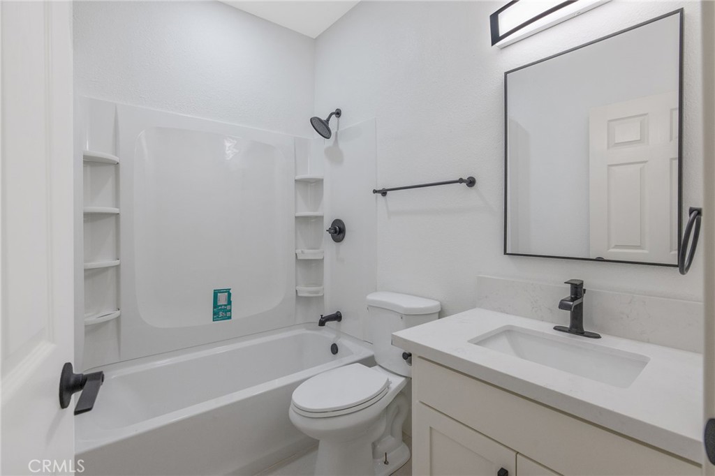 524 S 6th St, Kerman, CA 93630