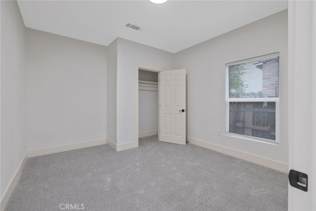 524 S 6th St, Kerman, CA 93630