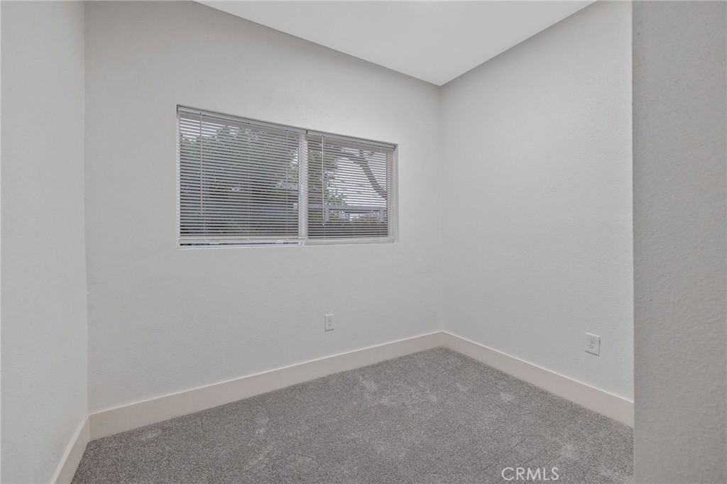 524 S 6th St, Kerman, CA 93630