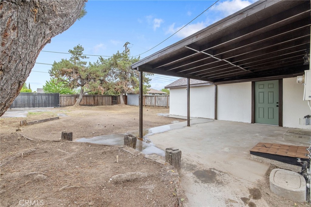 524 S 6th St, Kerman, CA 93630