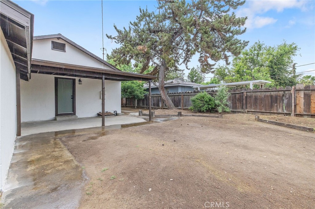 524 S 6th St, Kerman, CA 93630