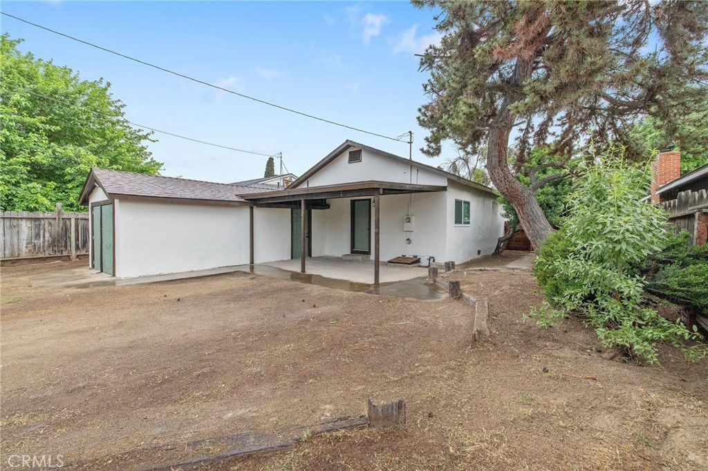 524 S 6th St, Kerman, CA 93630