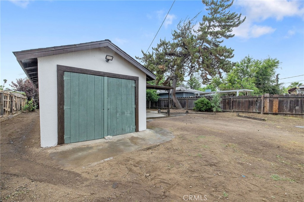 524 S 6th St, Kerman, CA 93630