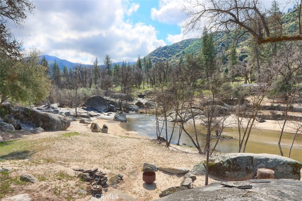 40957 Shandee Ln, Ahwahnee, CA 93601