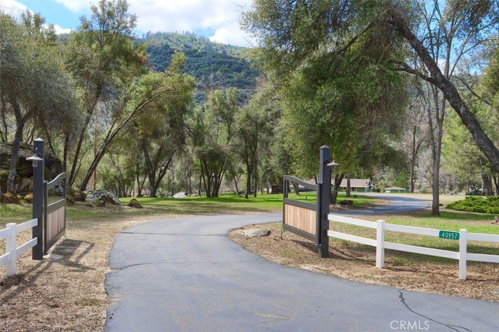 40957 Shandee Ln, Ahwahnee, CA 93601