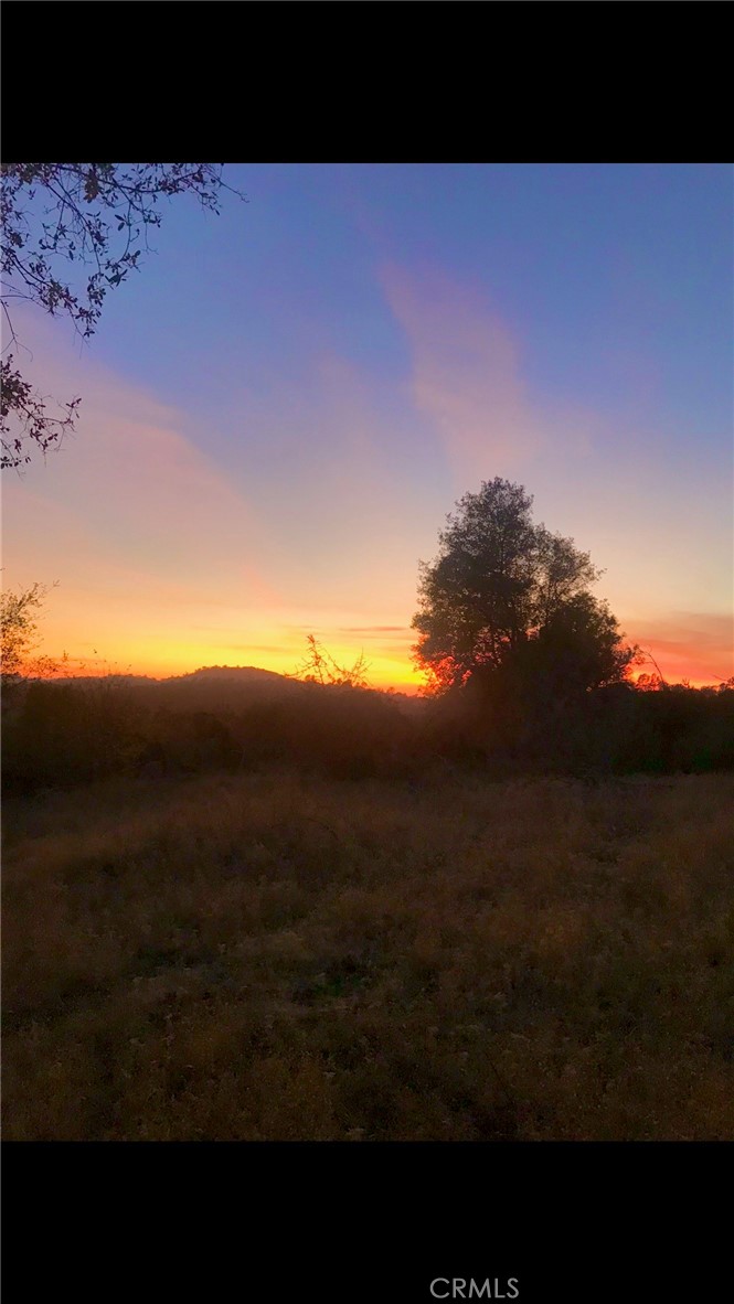 10 Old Oak Ln, Mariposa, CA 95338