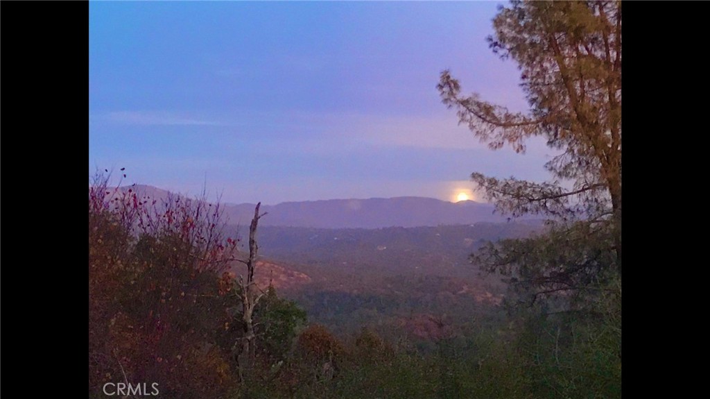 10 Old Oak Ln, Mariposa, CA 95338