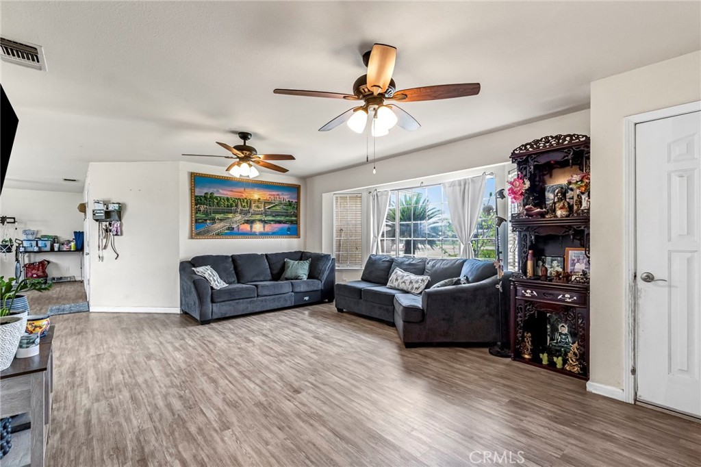 94 N Locan Ave, Fresno, CA 93737