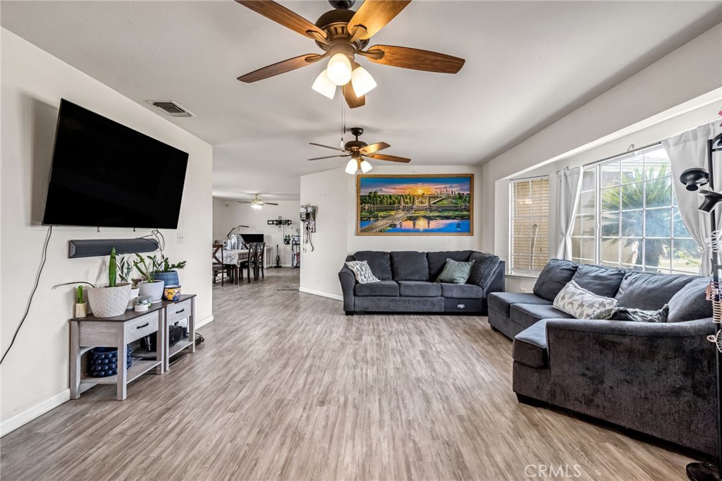 94 N Locan Ave, Fresno, CA 93737