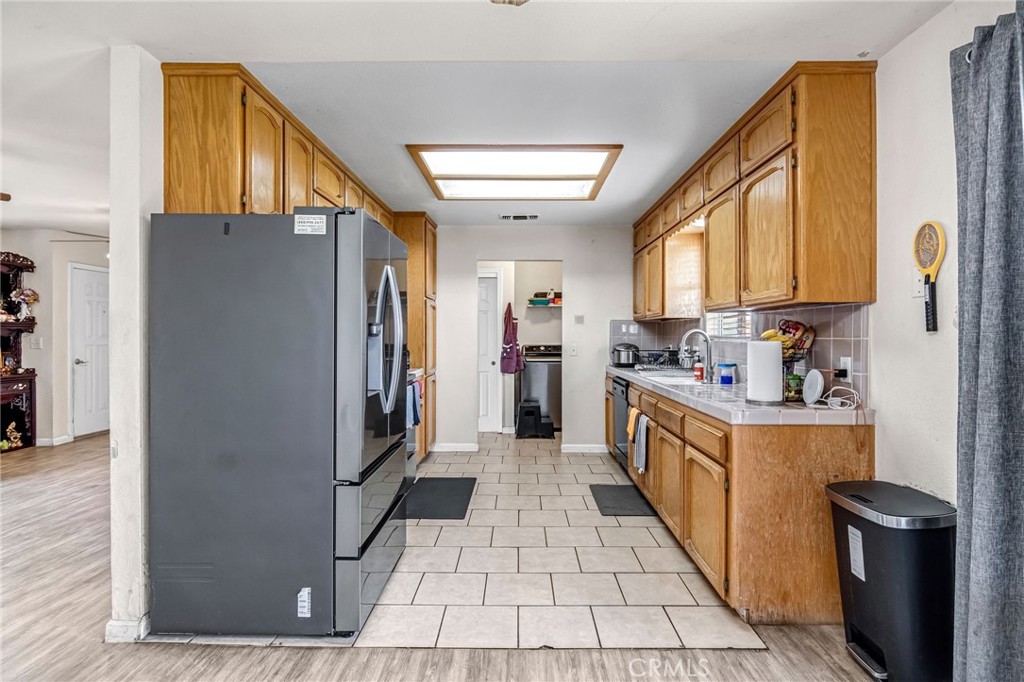 94 N Locan Ave, Fresno, CA 93737