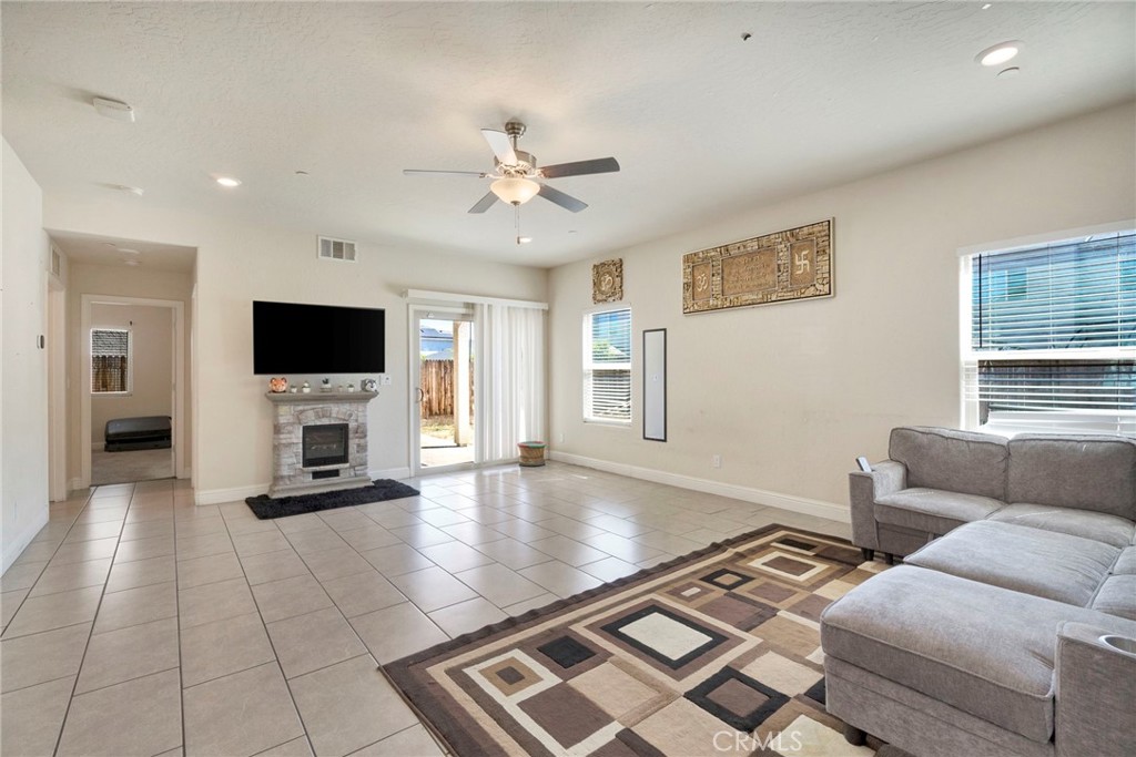 5952 E Truman, Fresno, CA 93727