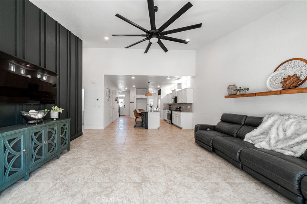 2027 W Babcock, Visalia, CA 93291