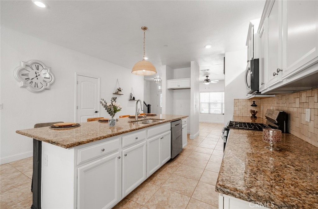 2027 W Babcock, Visalia, CA 93291