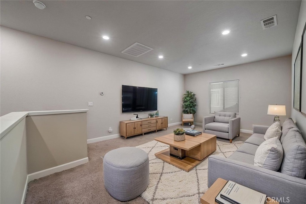 2027 W Babcock, Visalia, CA 93291