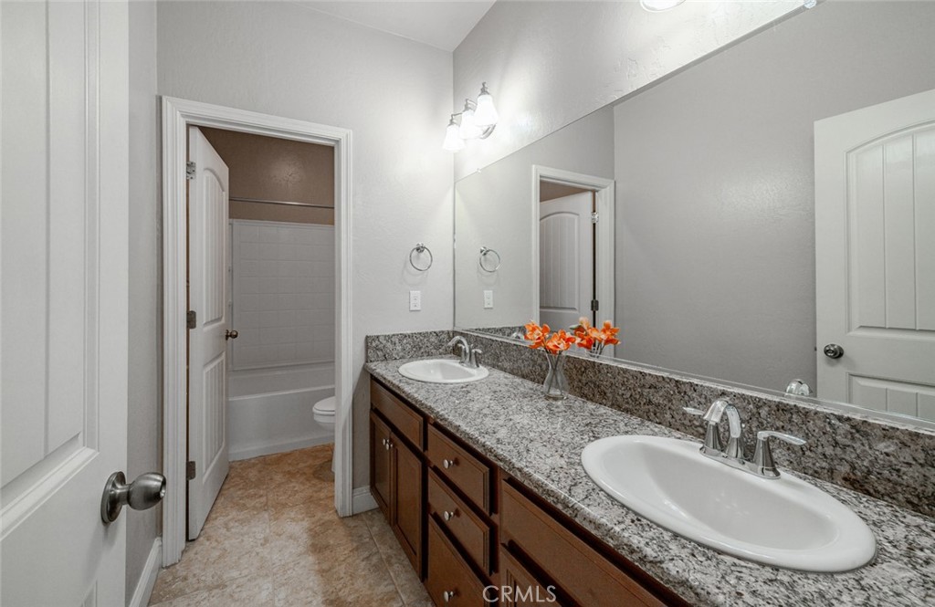 2027 W Babcock, Visalia, CA 93291