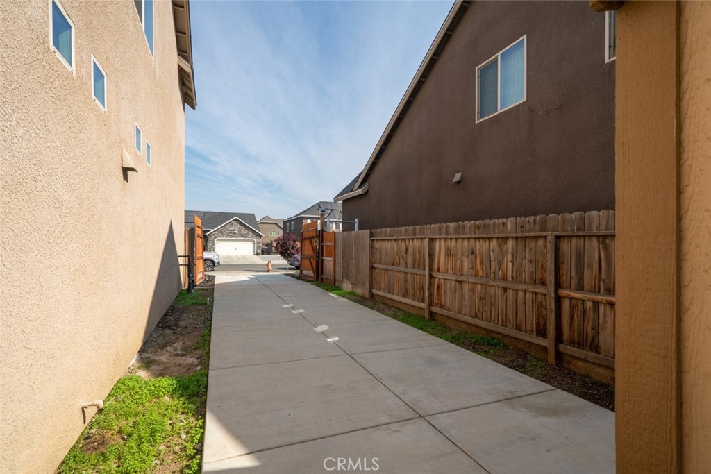 2027 W Babcock, Visalia, CA 93291