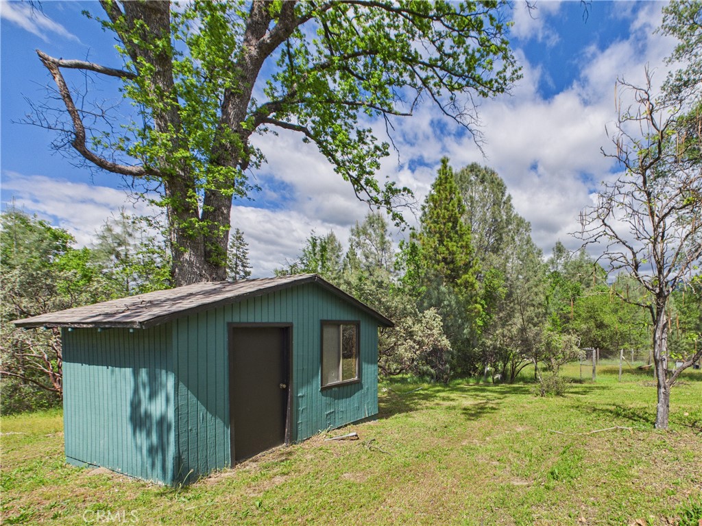 37777 China Creek Rd, Oakhurst, CA 93644