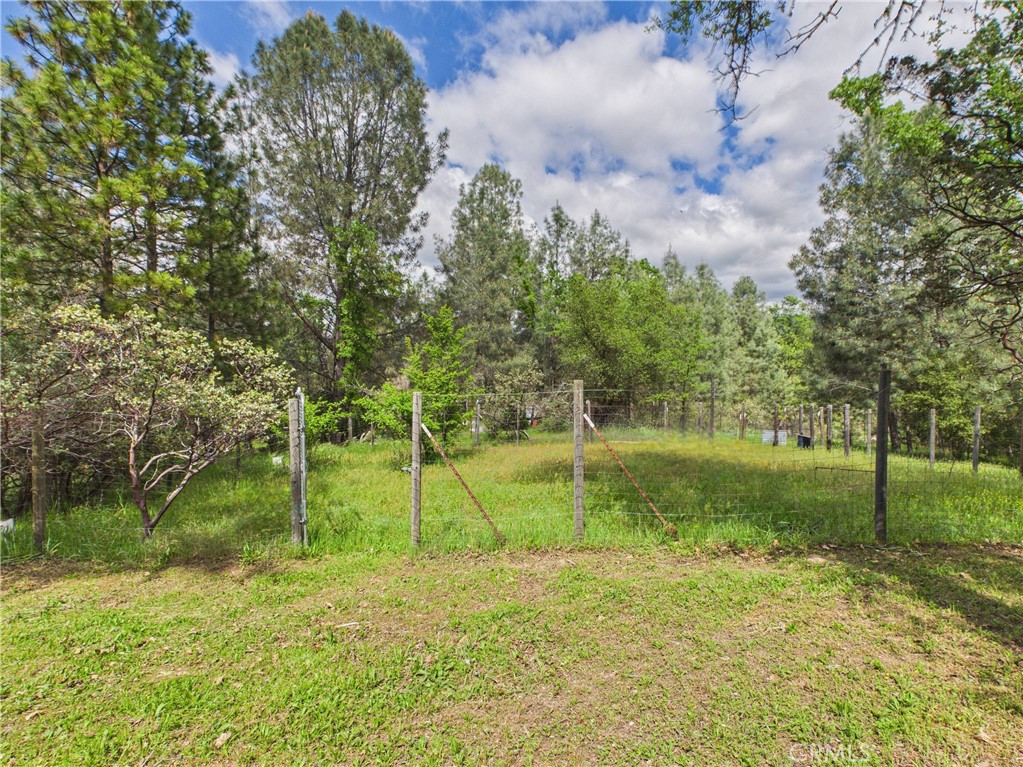 37777 China Creek Rd, Oakhurst, CA 93644