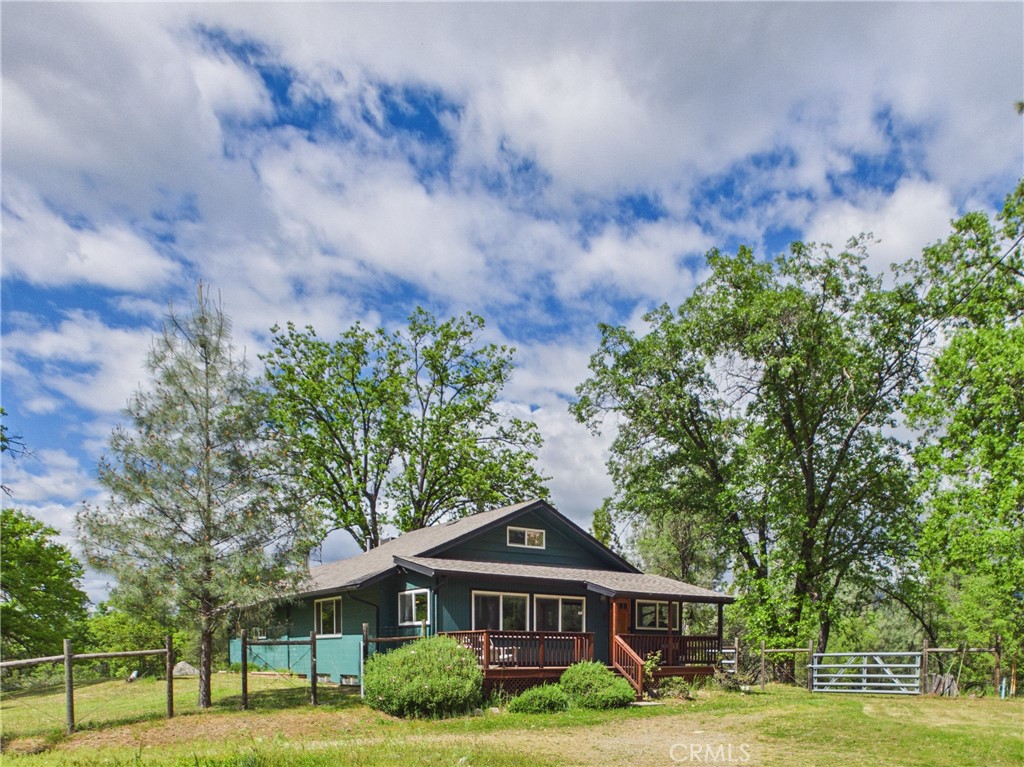 37777 China Creek Rd, Oakhurst, CA 93644