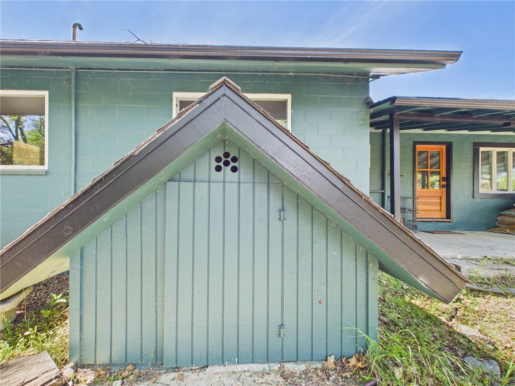 37777 China Creek Rd, Oakhurst, CA 93644