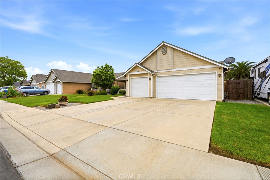 1155 W Julia Way, Hanford, CA 93230