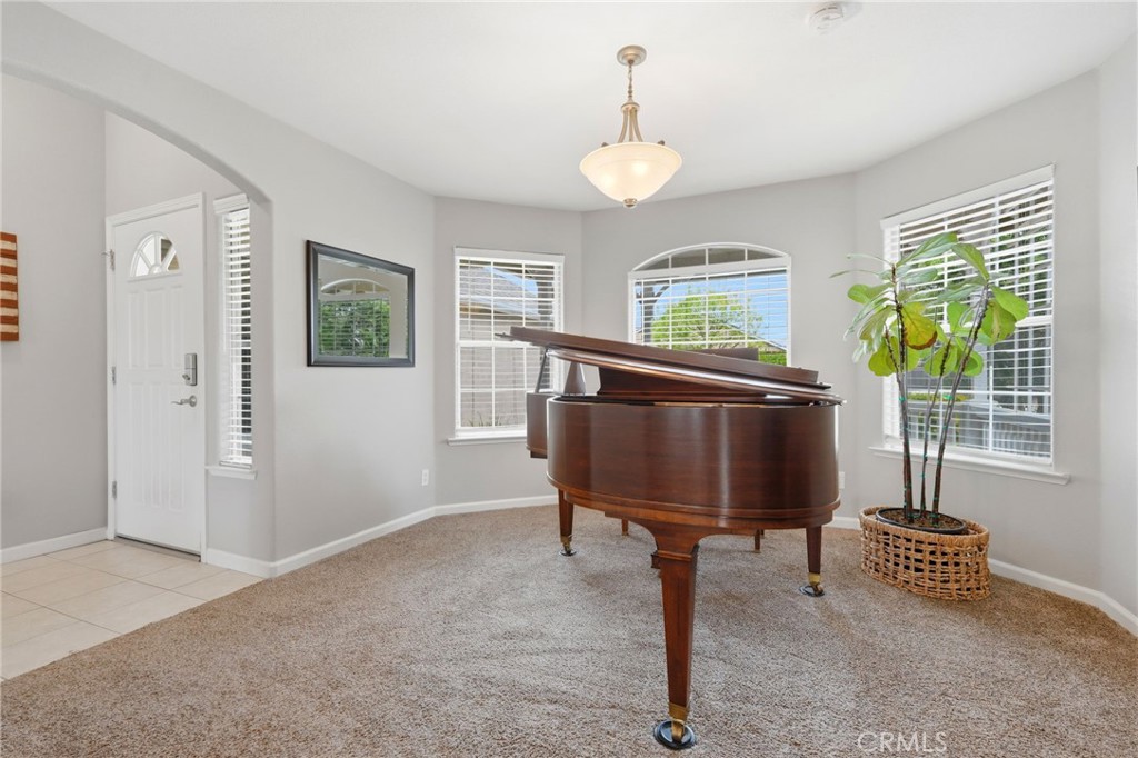 1155 W Julia Way, Hanford, CA 93230