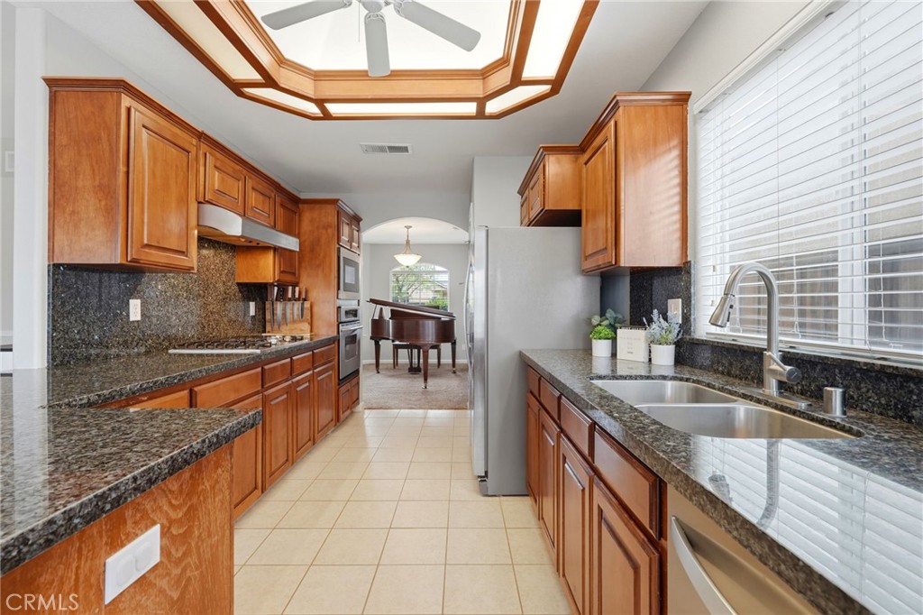 1155 W Julia Way, Hanford, CA 93230