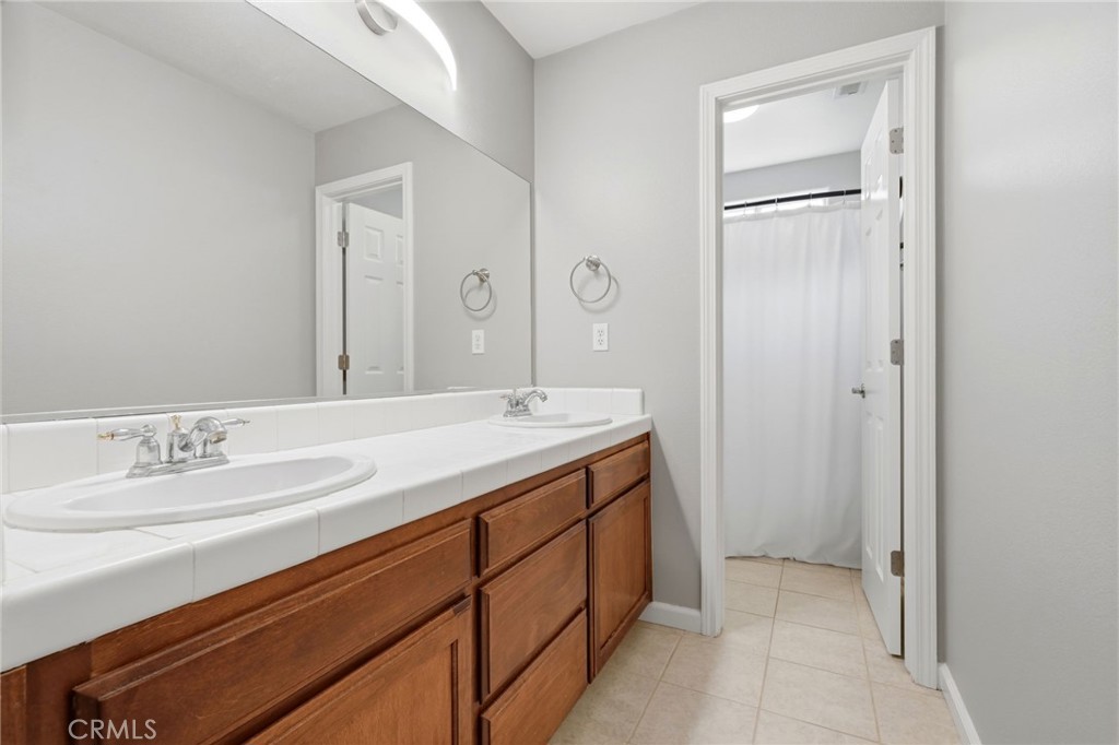 1155 W Julia Way, Hanford, CA 93230