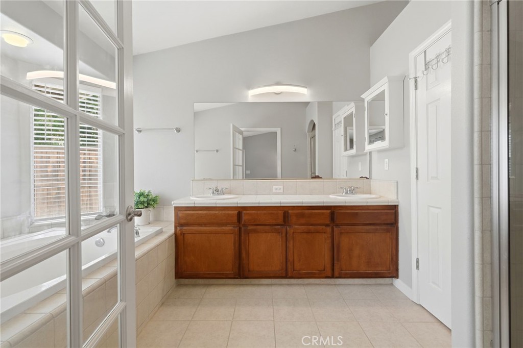 1155 W Julia Way, Hanford, CA 93230