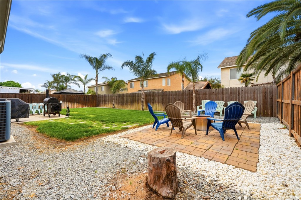 1155 W Julia Way, Hanford, CA 93230