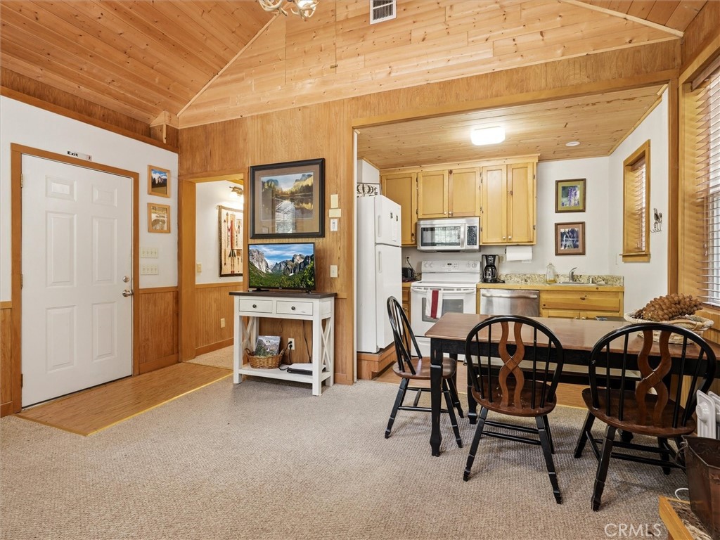 7739 Black Pine, Fish Camp, CA 93623