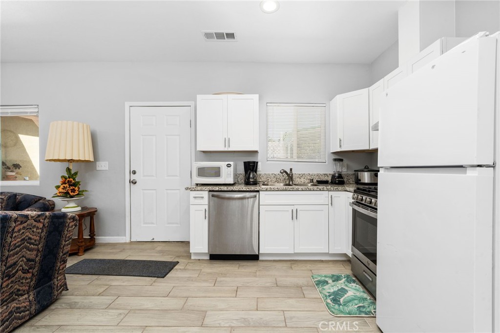 3280 McCall Ave, Selma, CA 93662