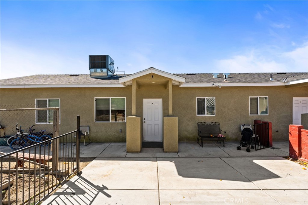 3280 McCall Ave, Selma, CA 93662