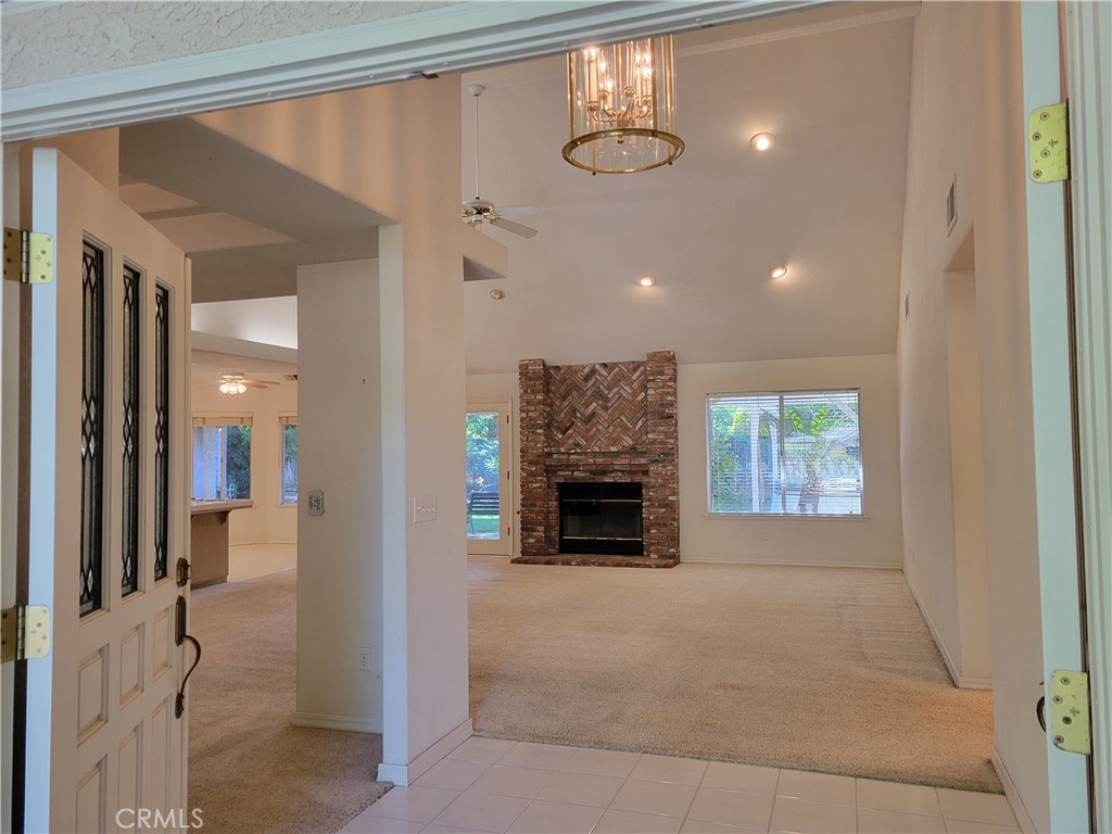 819 E Woodhaven, Fresno, CA 93720