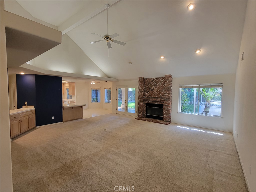 819 E Woodhaven, Fresno, CA 93720