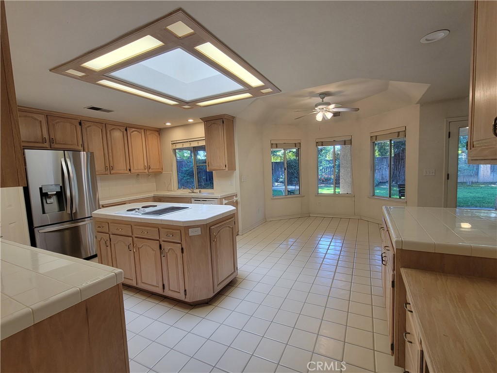 819 E Woodhaven, Fresno, CA 93720