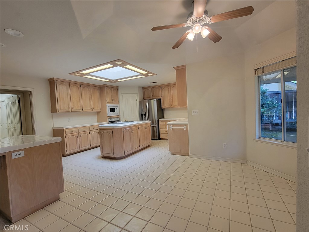 819 E Woodhaven, Fresno, CA 93720