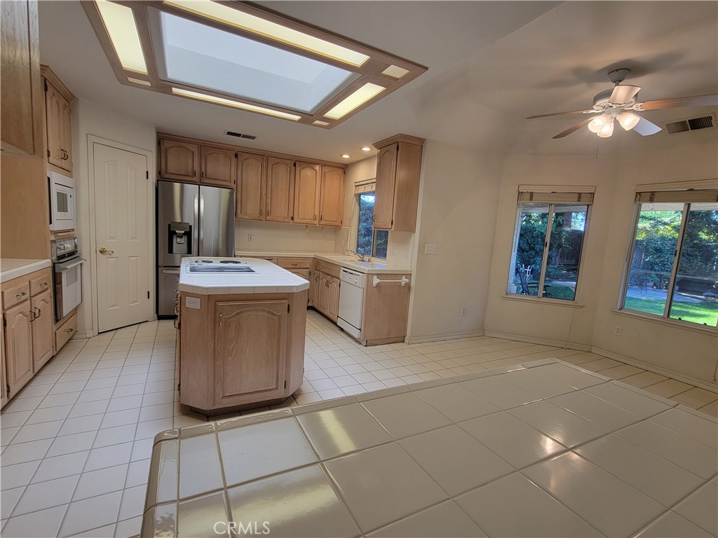 819 E Woodhaven, Fresno, CA 93720