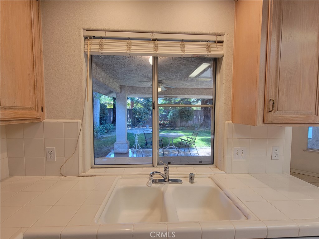 819 E Woodhaven, Fresno, CA 93720