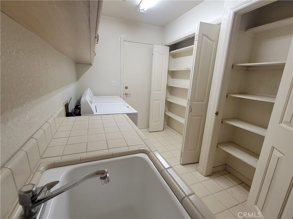 819 E Woodhaven, Fresno, CA 93720