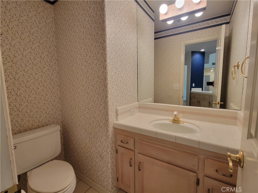 819 E Woodhaven, Fresno, CA 93720