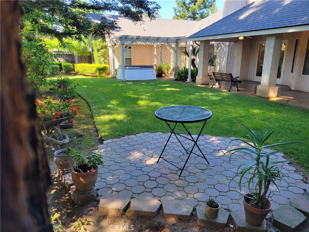 819 E Woodhaven, Fresno, CA 93720