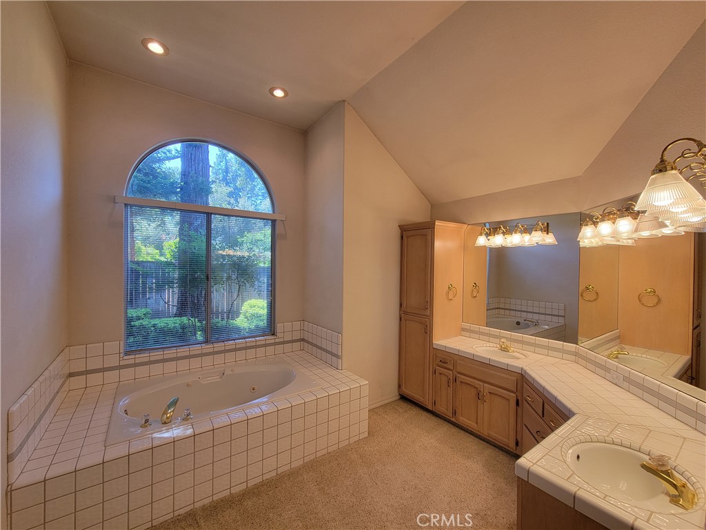 819 E Woodhaven, Fresno, CA 93720