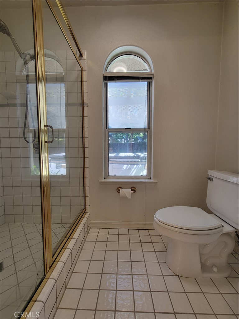 819 E Woodhaven, Fresno, CA 93720