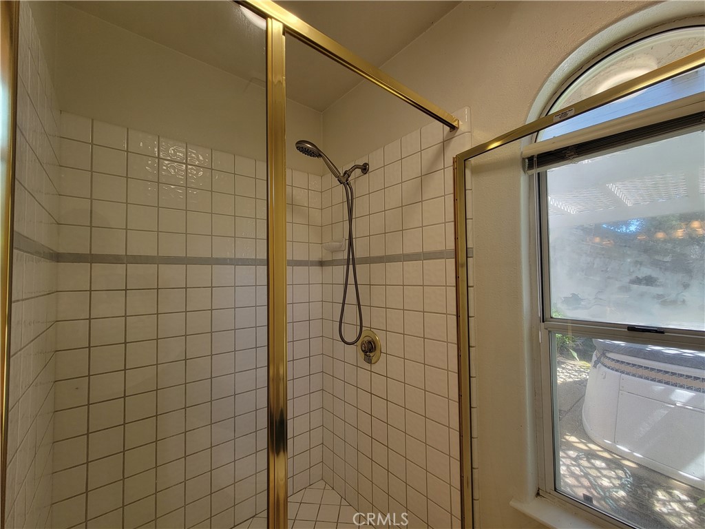 819 E Woodhaven, Fresno, CA 93720