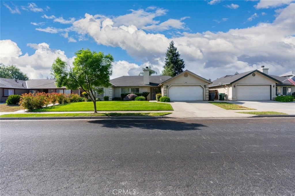 1932 Jefferson Ave, Madera, CA 93637